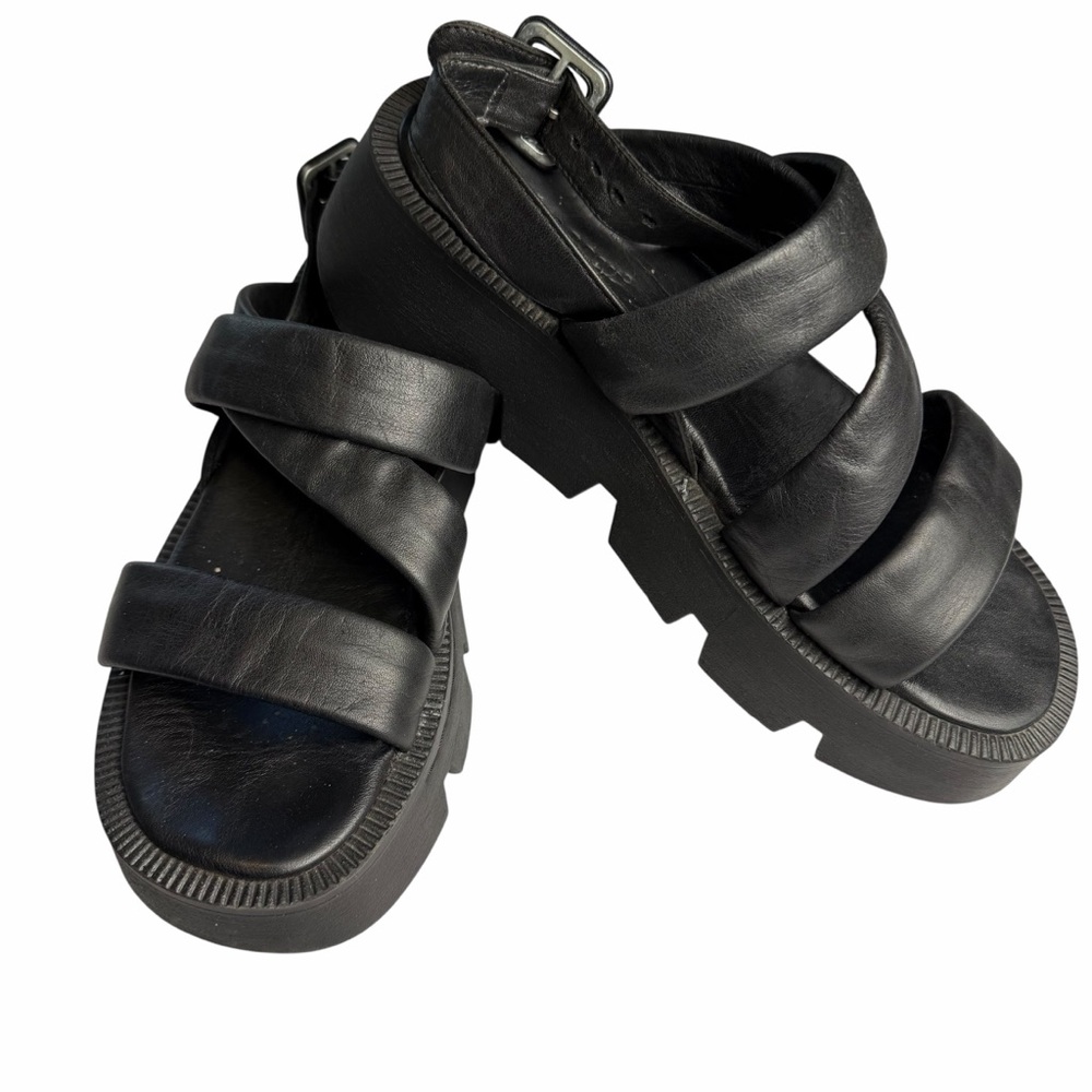 Vitto Rossi platform leather padded criss cross strap black chunky sandal 40 / 9